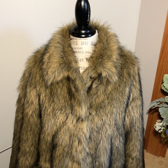 🧥✨ Tasha Polizzi FAUX Fur Long Coat - Picture 2 of 16